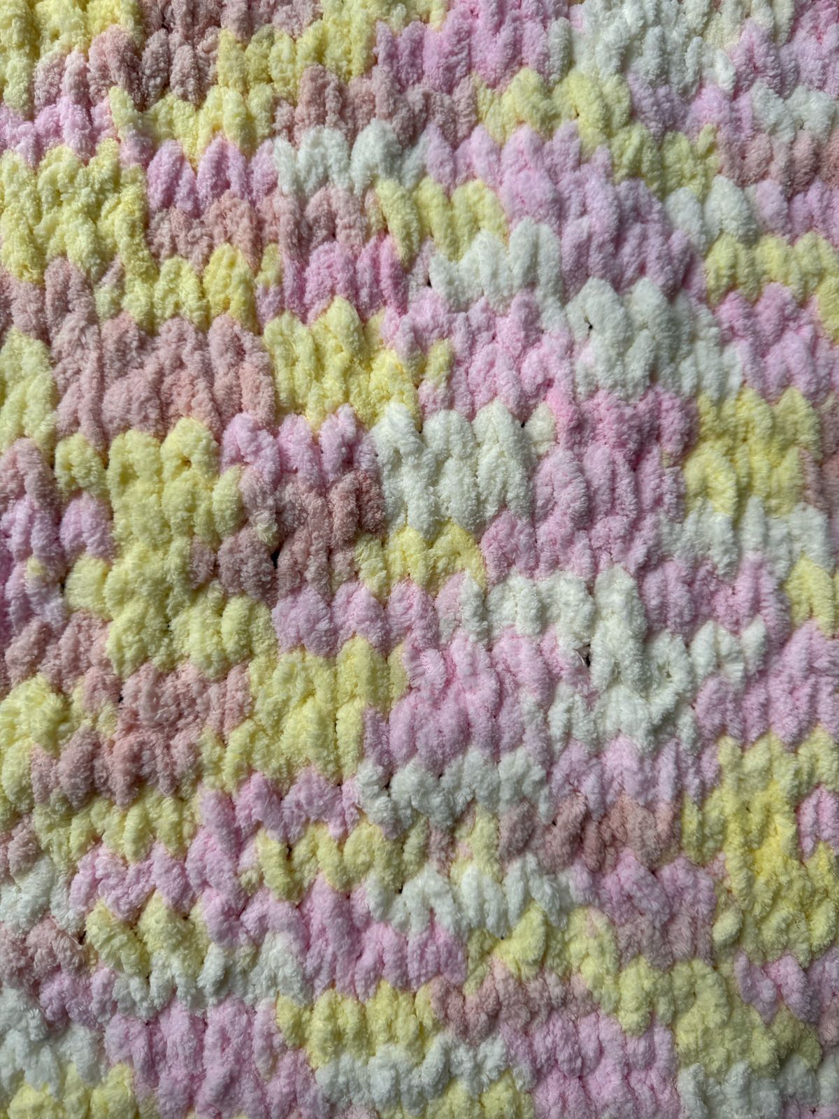 Baby blanket - Pink combo loopy yarn