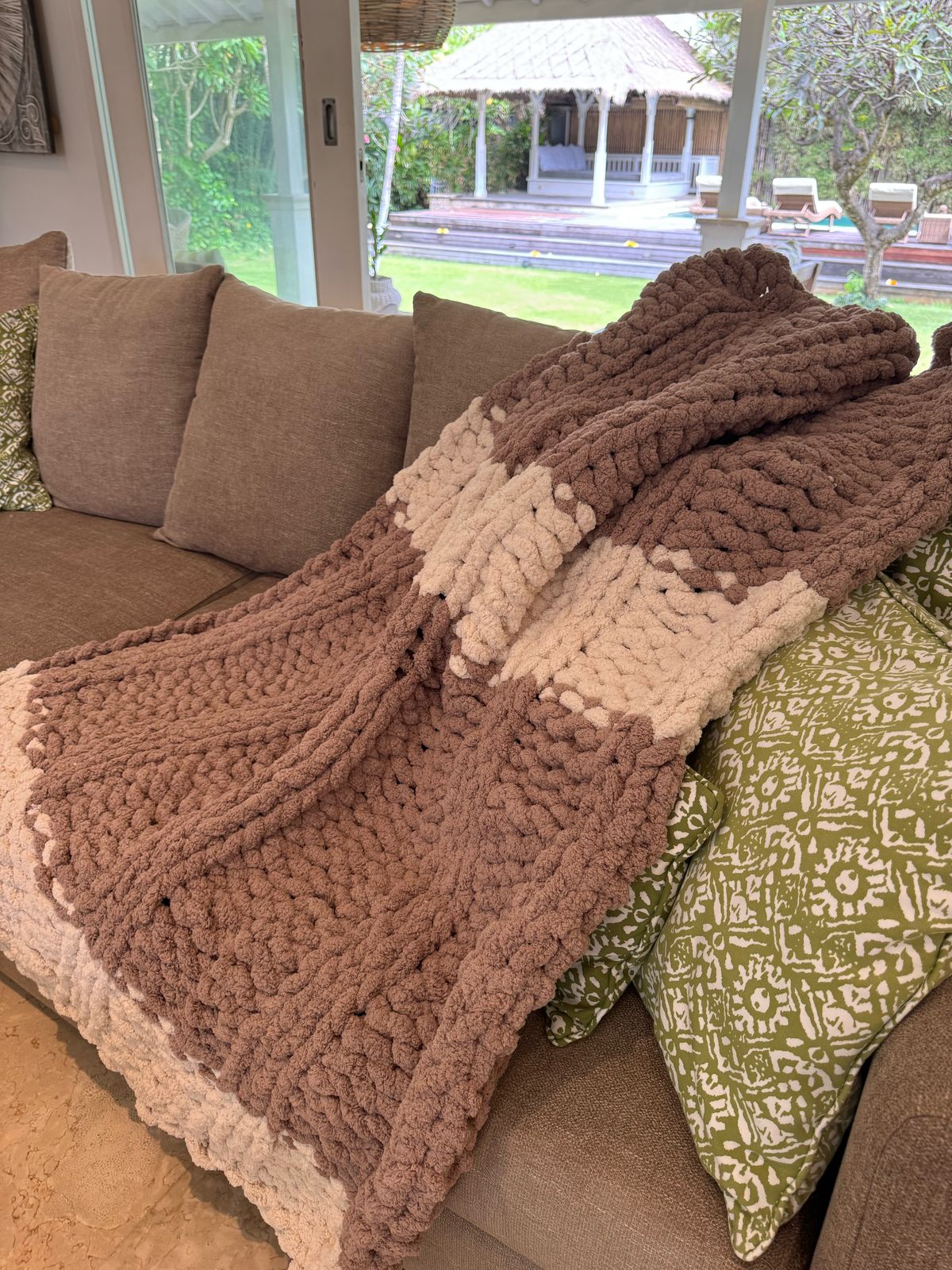 Throw blanket - light taupe stripe